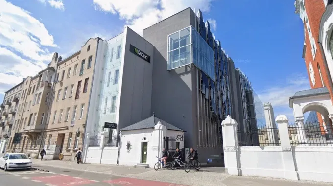 Office building: Office and commercial building
