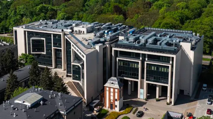 Office building: Office and administration building