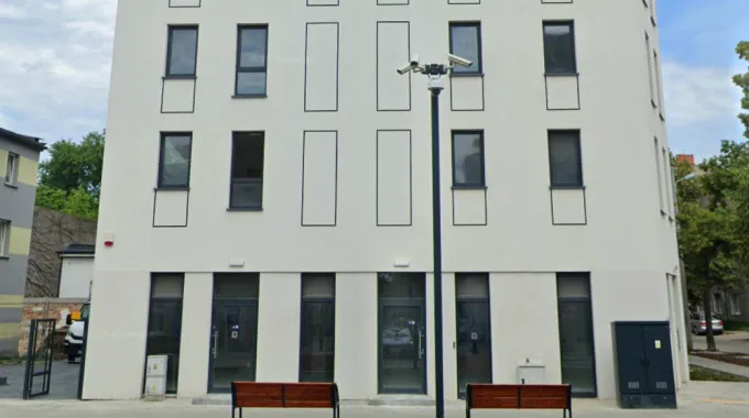 Apartment buildings – new build: Multi-family residential building with commercial units on the ground floor